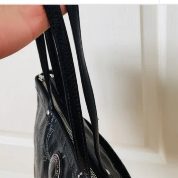 Black Signature Stitched Patent Leather Shoulder Bag F19198 - Picture 6 of 10